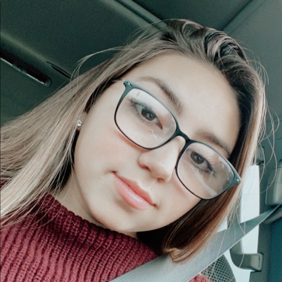 Meet your Posher, Brittney - Picture 2 of 2